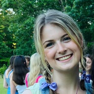 Meet your Posher, Caitlin